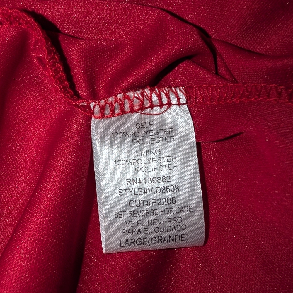 Elegant Red Gown - Picture 15 of 15